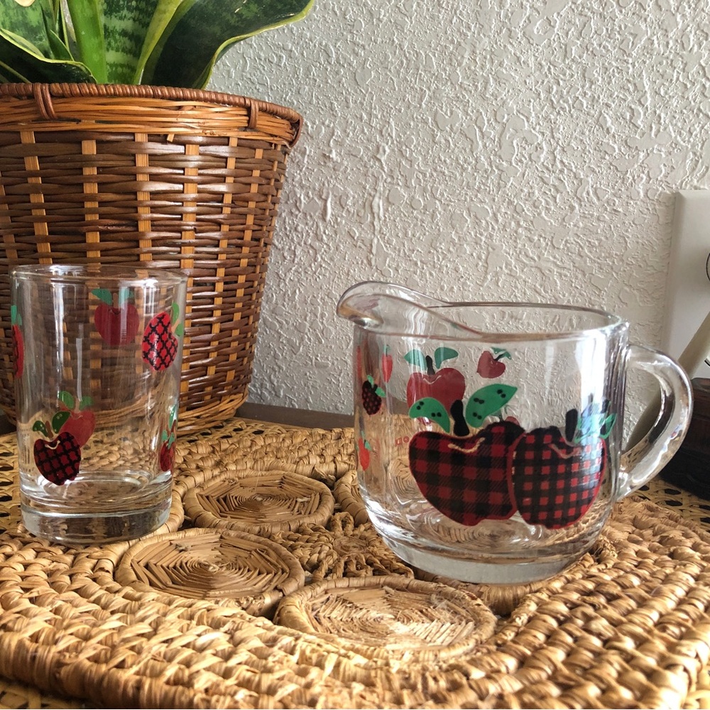 Anchor Hocking Plaid Apple Creamer & Juice Glass Set - Picture 3 of 15